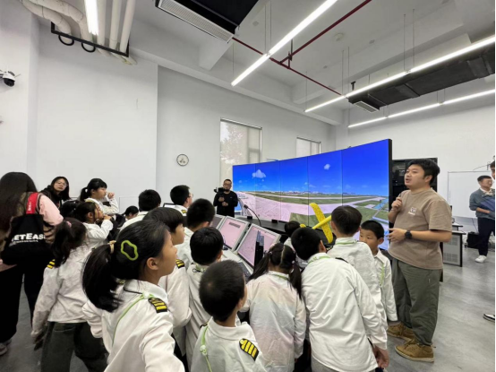 網(wǎng)易杭州公司家屬子女走進(jìn)浙江航空產(chǎn)學(xué)研基地研學(xué)之旅——福貍研學(xué)營